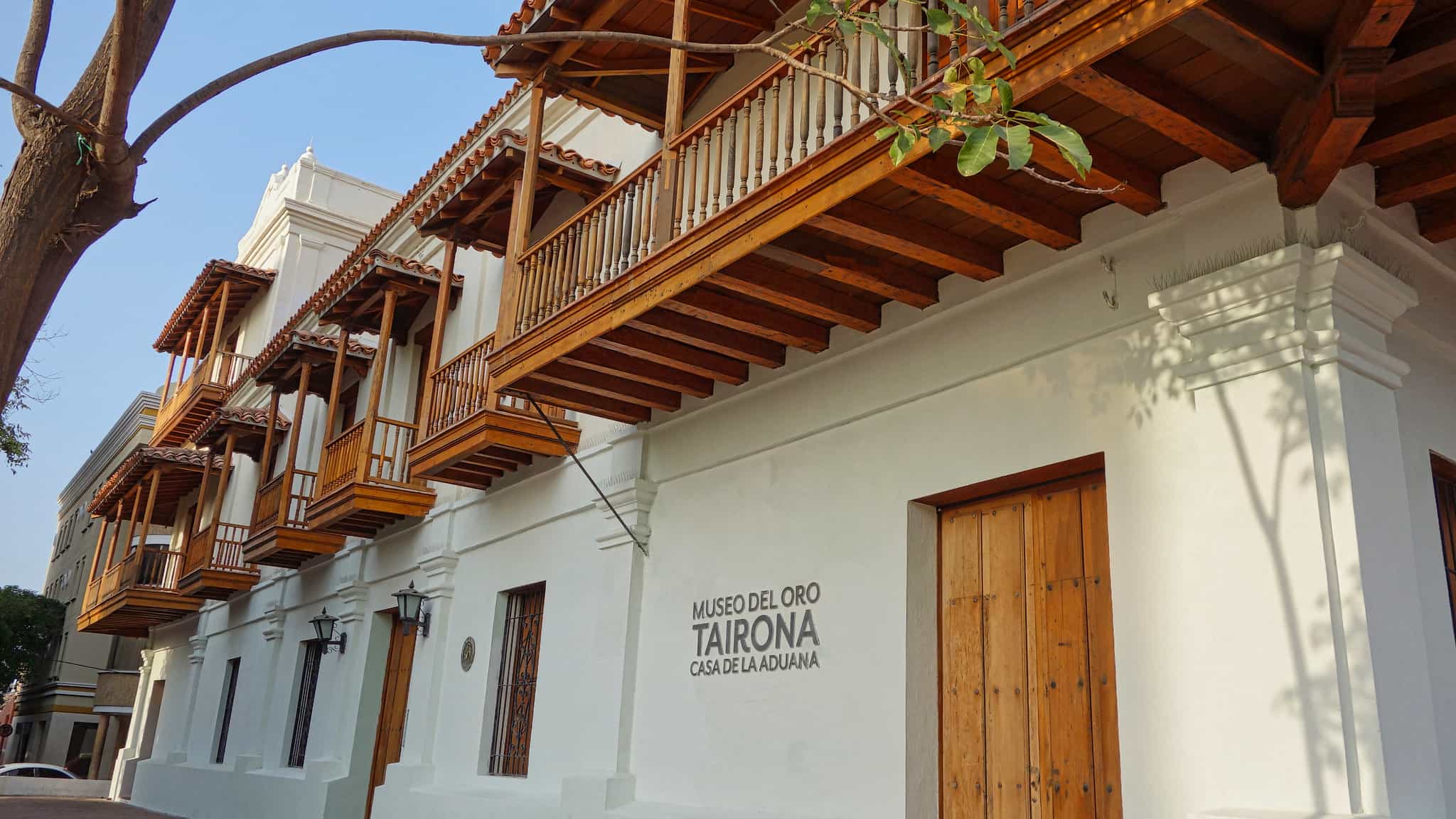 Museo del Oro Tayrona Casa de la Aduana o Casa de Bolívar Tours y